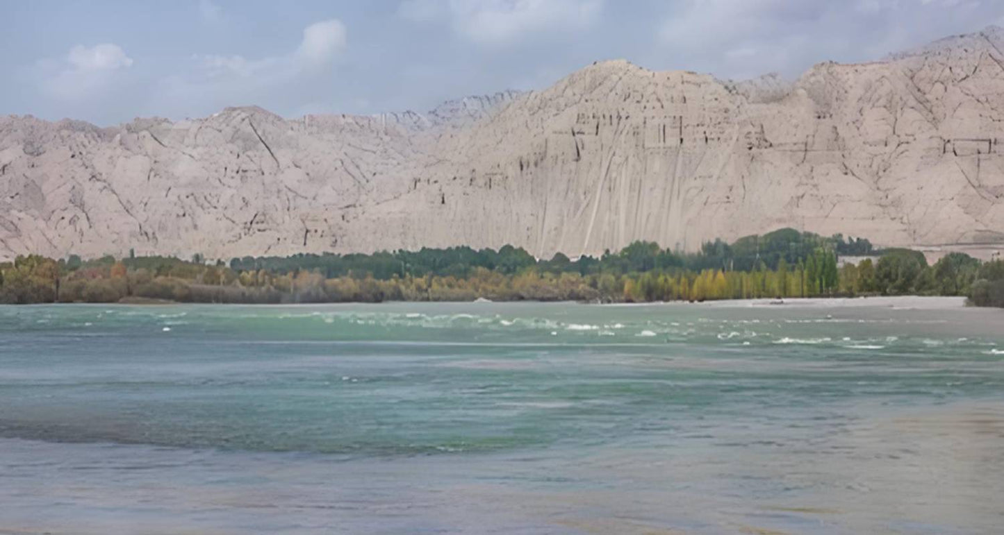 Lanzhou to Dunhuang Small Group Tour 8D: Deep into Badain Jarhan Desert