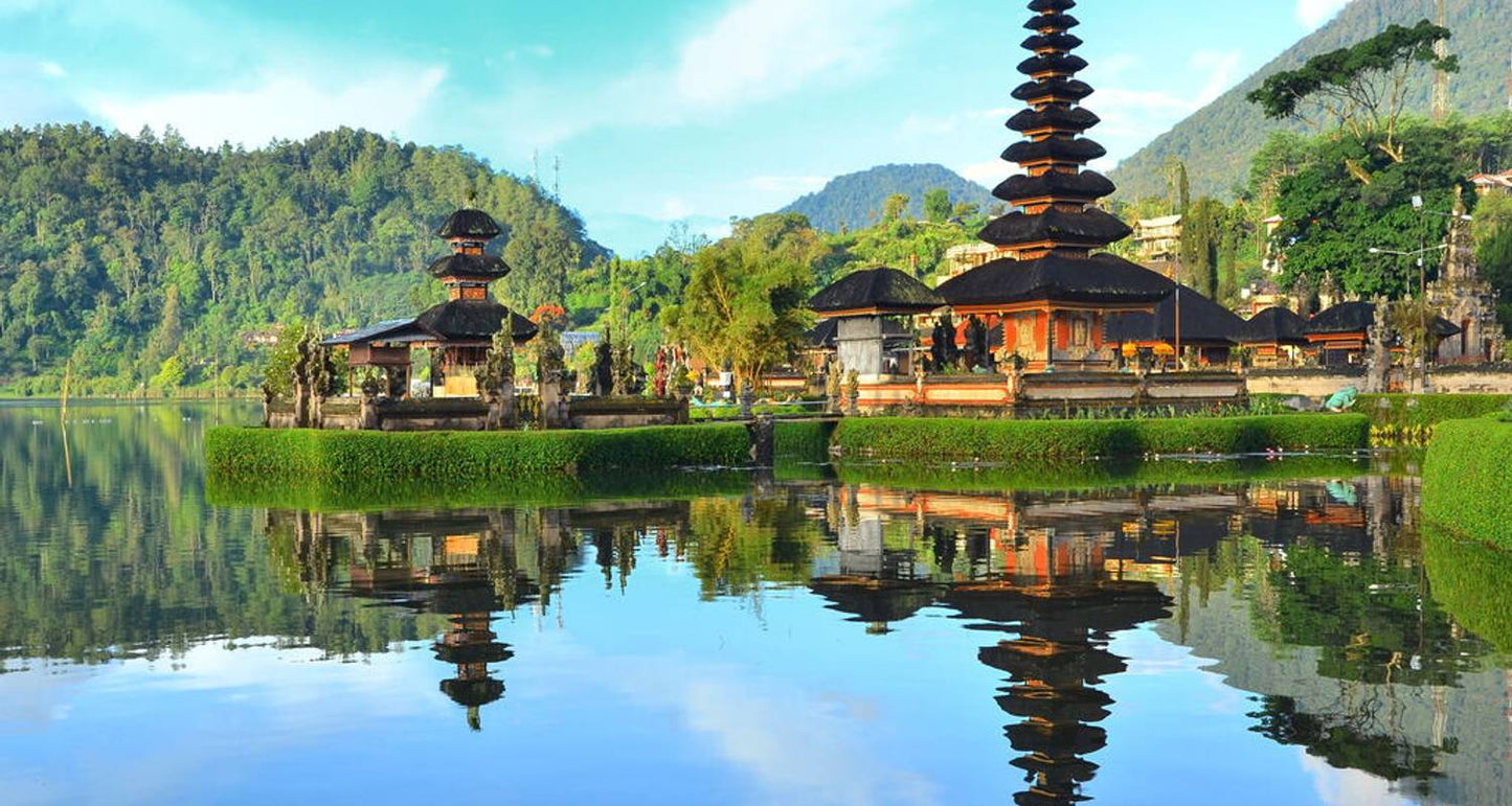 City Lights to Island Vibes: Singapore, Bali & Gili Escape