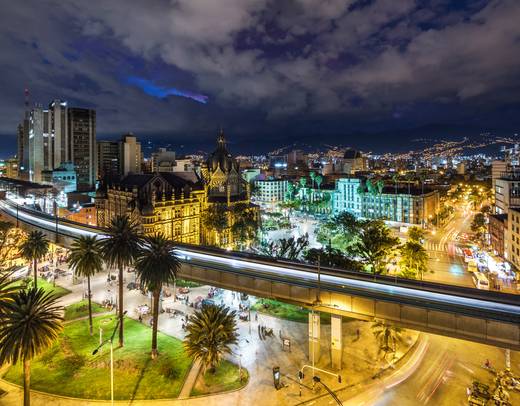 7 Days Rainbow Waters & City Lights - Colombia’s Wonders