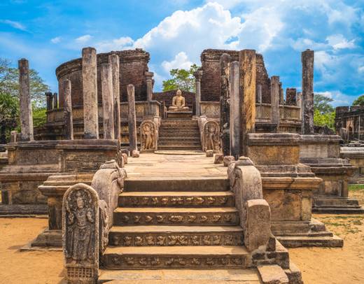 Discover the Best of Sri Lanka: From Coastal Beauty to Cultural Marvels" "Luxury Package "