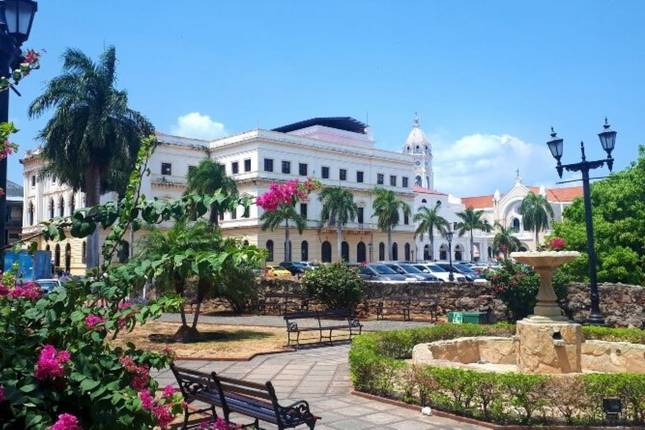 9 Days Across Panama: Culture, Mountains & Caribbean Paradise
