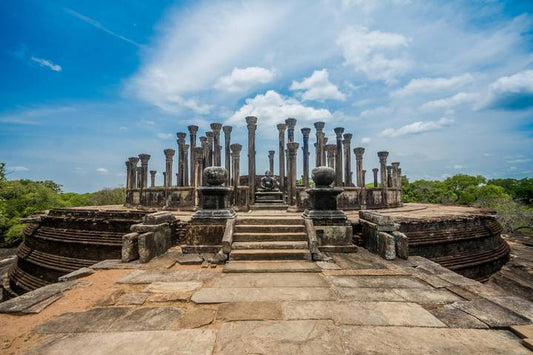 Discover the Best of Sri Lanka: From Coastal Beauty to Cultural Marvels" "Luxury Package "