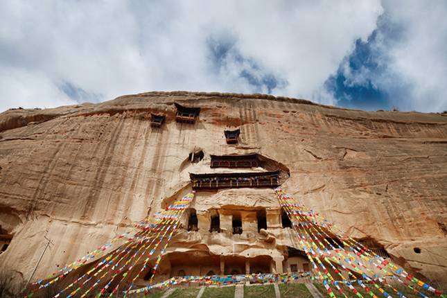 Lanzhou to Dunhuang Small Group Tour 8D: Deep into Badain Jarhan Desert