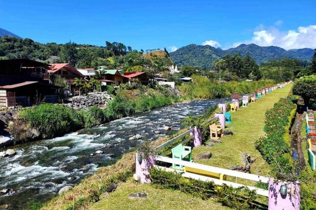 9 Days Across Panama: Culture, Mountains & Caribbean Paradise