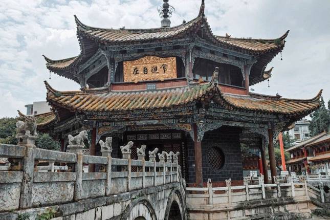 Explore Yunnan (Kunming, Dali, Lijiang, Tiger Leaping Gorge, Shangri-La)