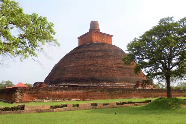 Discover the Best of Sri Lanka: From Coastal Beauty to Cultural Marvels" "Luxury Package "