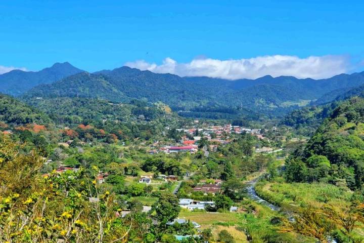 9 Days Across Panama: Culture, Mountains & Caribbean Paradise