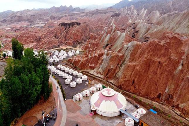 Lanzhou to Dunhuang Small Group Tour 8D: Deep into Badain Jarhan Desert