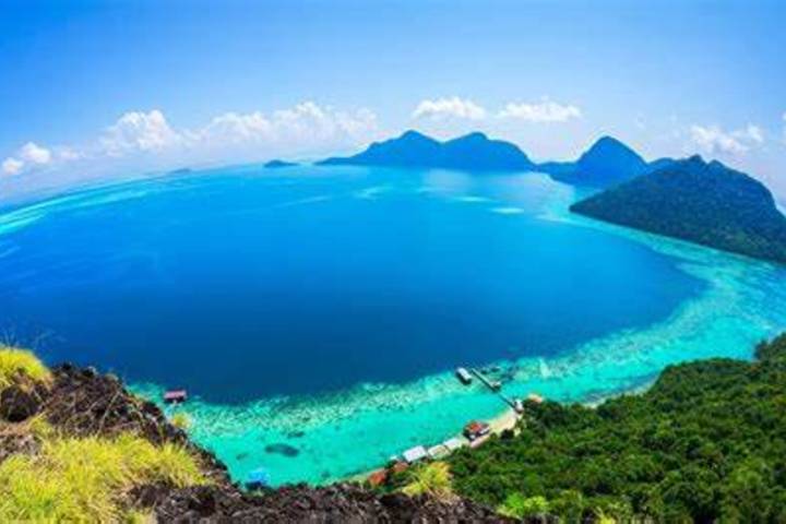 From Towers to Tranquility: A Malaysian Luxury Escape